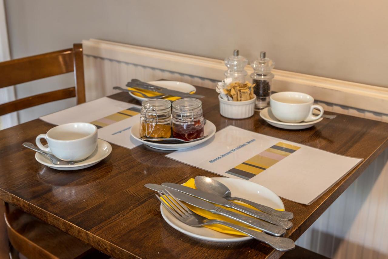 Alston House Hotel ภายนอก รูปภาพ