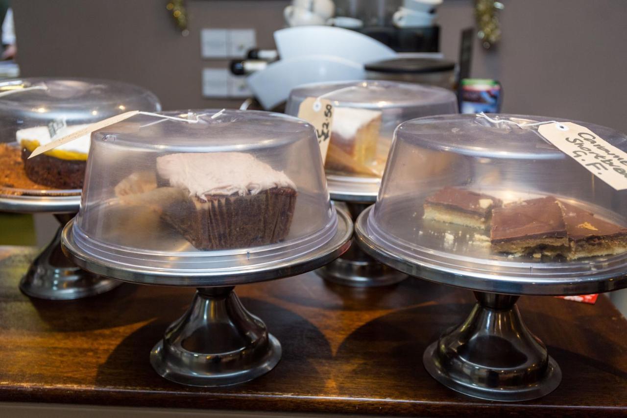 Alston House Hotel ภายนอก รูปภาพ